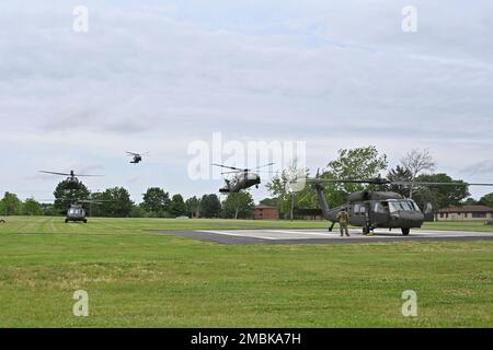 Il 15 giugno 2022 la sede centrale della U.S. ASA Fort Dix ha ospitato un VIP Lift. L'evento ha ospitato MGS, BGS, cols, CSM e Chief of Staffs. Questi VIP erano vari leader delle unità della divisione 99th Readiness, 3 d MDSC DCG, 200th Military Police Command, 79th Theatre Sostainment Command, 310th ESC, 377th TSC, 81st Readiness Division, 200th Military Police Command, 108th Training Command, 807th MCDS, 416th TEC, 63d Readiness Division, 84th Training Command, 76th ORC, ASA Dix, 377th TSC CG, MIRC, 75th Innovation Command, 85th USARCSC e il comandante in-bound Fort Dix col Mitchell. I cinque il Foto Stock