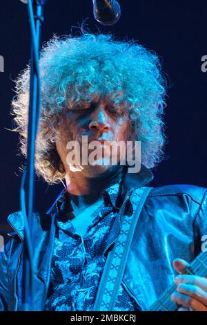 Madrid, Spagna. 20th Jan, 2023. Il cantante Ovidi Tormo del gruppo Los Zigarros suona sul palco all'Inverfest 2023 Festival al WizCenter di Madrid. Credit: SOPA Images Limited/Alamy Live News Foto Stock