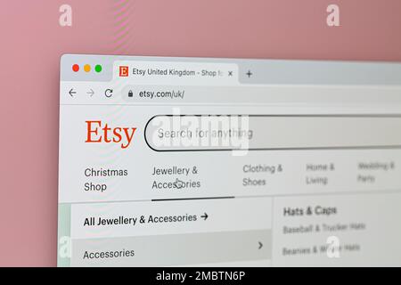 Ostersund, Svezia - 12 dicembre 2022: Sito web Etsy. Etsy, Inc. È un'azienda americana di e-commercio messa a fuoco sugli articoli fatti a mano o vintage e sui rifornimenti dell'artigianato. Foto Stock