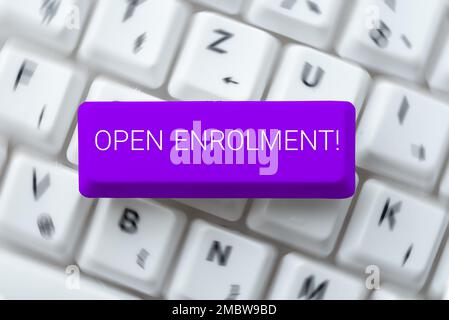 Scrittura visualizzazione testo registrazione aperta. Internet concetto studente scuola pubblica diversa da una residenza di base assegnata Foto Stock