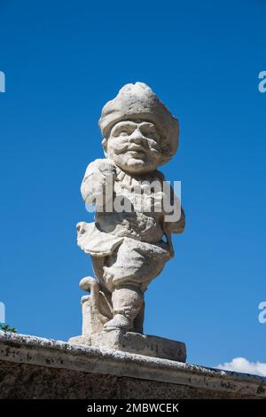 Statua della scultura in pietra nano nana presso Villa Valmarana ai Nani a Vicenza, Veneto, Italia Foto Stock