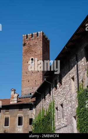 Torre dell'Osservatorio Torre del Palazzo del territorio di Vicenza, Italia detta anche Torre Arpolini, Coxina o Gomberti Foto Stock