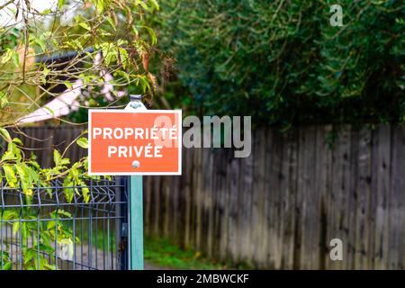 propriete privee testo francese significa in francia Nessun accesso in Proprietà privata Sign Forbidden to Enter in vicolo Foto Stock