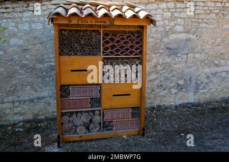 insetto casa di legno bug legno albergo capanna ladybird ape casa di ibernazione farfalla Foto Stock