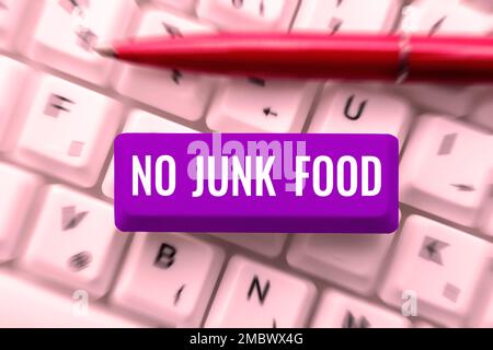 Testo che mostra ispirazione No Junk Food. Concetto di Internet Smettere di mangiare cose malsane andare su una dieta dare hamburger patatine fritte Foto Stock