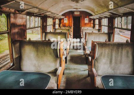 Interno di un treno a vapore d'epoca Foto Stock