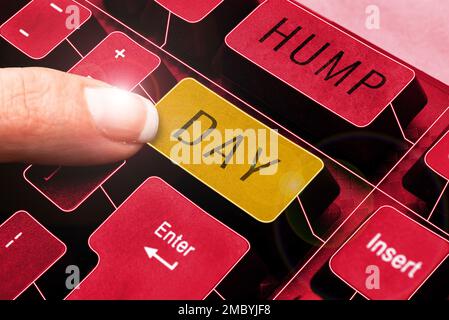 Scrittura a mano segno Hump Day. Business approccio arrampicata su una collina proverbiale per passare attraverso una settimana difficile Mercoledì Foto Stock