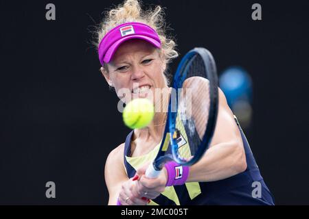 Melbourne, Australia. 21st Jan, 2023. Laura Siegemund di Germania in azione durante il round 3 match tra Caroline Garcia di Francia e Laura Siegemund di Germania, Day 6 all'Australian Open Tennis 2023 alla KIA Arena di Melbourne, Australia, il 21 gennaio 2023. Foto di Peter Dovgan. Solo per uso editoriale, licenza richiesta per uso commerciale. Non è utilizzabile nelle scommesse, nei giochi o nelle pubblicazioni di un singolo club/campionato/giocatore. Credit: UK Sports Pics Ltd/Alamy Live News Foto Stock