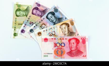 Moneta cinese del renminbi, Cina, moneta e banconote con ritratto inciso Mao Zedong Foto Stock