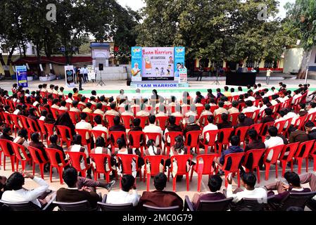 Jabalpur, Madhya Pradesh, India. 21st Jan, 2023. : Studenti del Model High School Government College durante il PM Narendra modi nuovo libro per gli studenti 'Exam Warriors' Pariksha pe Charcha - 2023 programma a Jabalpur il Sabato, Gen, 21, 2023. Foto di - Uma Shankar Mishra Credit: River Ganga/Alamy Live News Foto Stock