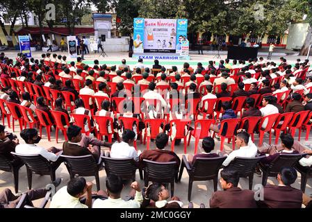 Jabalpur, Madhya Pradesh, India. 21st Jan, 2023. : Studenti del Model High School Government College durante il PM Narendra modi nuovo libro per gli studenti 'Exam Warriors' Pariksha pe Charcha - 2023 programma a Jabalpur il Sabato, Gen, 21, 2023. Foto di - Uma Shankar Mishra Credit: River Ganga/Alamy Live News Foto Stock