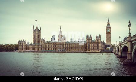 il palazzo di westminster durante il tramonto, londra Foto Stock