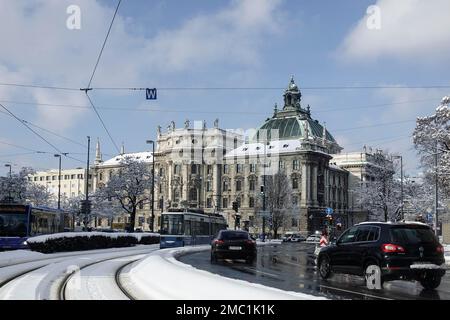 Palazzo di Giustizia di Karlsplatz, innevato d'inverno, Monaco, Baviera, alta Baviera, Germania Foto Stock