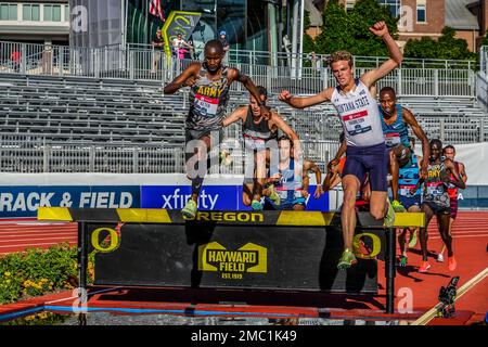 Bernard Keter, atleta soldato di pista e campo assegnato al World Class Athlete Program, partecipa alla Steeplechase maschile 3000m al Campionato USA Track and Field Outdoor 2022 di Eugene, Oregon, dal 23 al 26 giugno 2022. Keter, un olimpico 2020, si è qualificato per il Campionato Mondiale di Atletica 2022 piazzando 3rd nella gara finale. Foto Stock