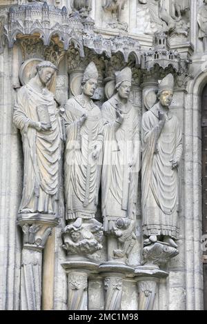 Sculture sul portale sud della Cattedrale di Notre Dame di Chartres, Eure-et-Loir, Francia Foto Stock