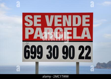 Segno Plot in vendita, Mar Mediterraneo sullo sfondo, Immobiliare, Altea, Costa Blanca, Provincia di Alicante, Valencia Paese, Spagna Foto Stock
