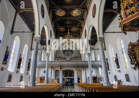 Organo loft, St.. Pietro e Paolo, chiesa parrocchiale cattolica di Oberstaufen, Allgaeu, Baviera, Germania Foto Stock