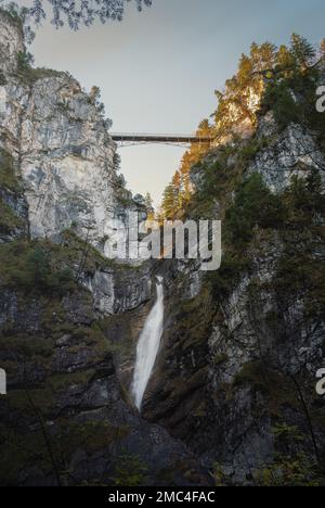 Ponte Marienbrucke e cascata Pollat Gorge vicino Fussen - Schwangau, Baviera, Germania Foto Stock