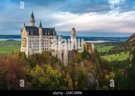 Castello di Neuschwanstein vicino a Fussen - Schwangau, Baviera, Germania Foto Stock