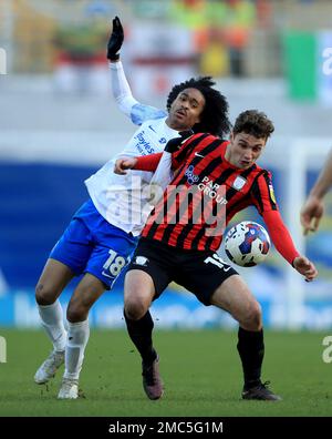 Ryan Ledson di Preston North End combatte con Tahith Chong della città di Birmingham durante la partita del campionato Sky Bet a St Andrew's, Birmingham. Data immagine: Sabato 21 gennaio 2023. Foto Stock