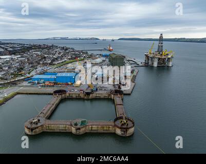 Invergordon, Scozia, Regno Unito. 21 gennaio 2023. Vedute aeree del Porto di Cromarty Firth a Invergordon, Ross e Cromarty. L'offerta di Inverness and Cromarty Firth Freeport è stata riconosciuta come Freeport dai governi scozzese e britannico. Noti anche come Green Freeports o Greenports questi nuovi porti si spera di creare migliaia di nuovi posti di lavoro . Iain Masterton/Alamy Live News Foto Stock