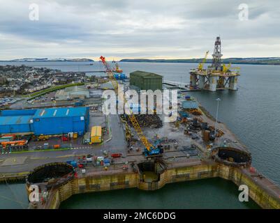 Invergordon, Scozia, Regno Unito. 21 gennaio 2023. Vedute aeree del Porto di Cromarty Firth a Invergordon, Ross e Cromarty. L'offerta di Inverness and Cromarty Firth Freeport è stata riconosciuta come Freeport dai governi scozzese e britannico. Noti anche come Green Freeports o Greenports questi nuovi porti si spera di creare migliaia di nuovi posti di lavoro . Iain Masterton/Alamy Live News Foto Stock