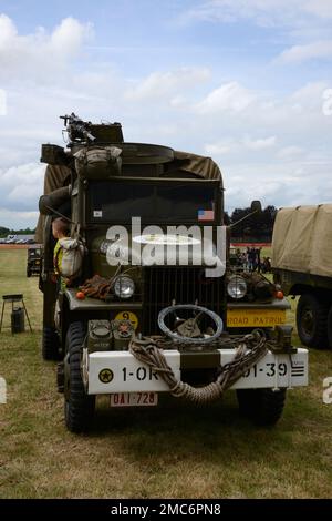 Camion GMC 352 della seconda guerra mondiale in esposizione statica durante il Chièvres Air Fest, Chièvres, Belgio, 25 giugno 2022. StrongEurope; USArmyEurope, Foto Stock