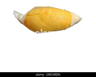 Una carne Durian di colore giallo dorato avvolta in carta bianca, re di frutta, forma e forma naturali, sfondo bianco, isolato, spazio copia con ritaglio Foto Stock