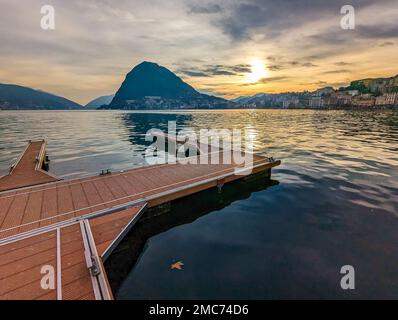 Lugano, Svizzera. Splendida vista aerea della città svizzera, circondata da lago e montagne. Foto Stock
