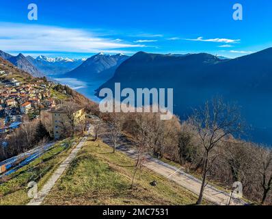 Lugano, Svizzera. Splendida vista aerea della città svizzera, circondata da lago e montagne. Foto Stock