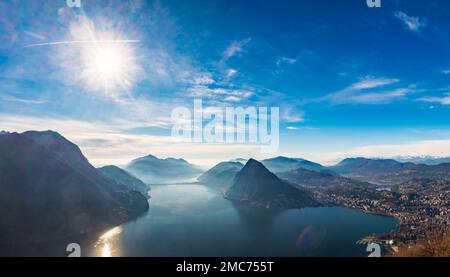 Lugano, Svizzera. Splendida vista aerea della città svizzera, circondata da lago e montagne. Foto Stock