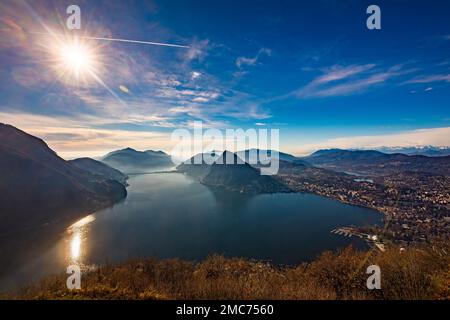 Lugano, Svizzera. Splendida vista aerea della città svizzera, circondata da lago e montagne. Foto Stock