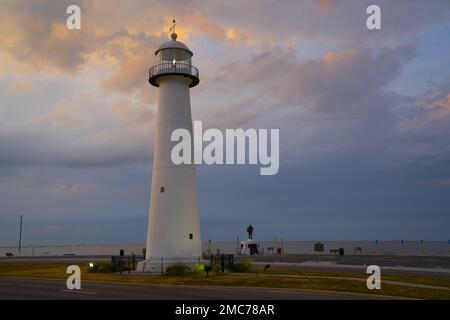 Il faro di Biloxi è esposto su Beach Boulevard a Biloxi, Mississippi, 26 giugno 2022. Il Faro di Biloxi fu costruito nel 1848 e serve come punto di riferimento della città. Foto Stock