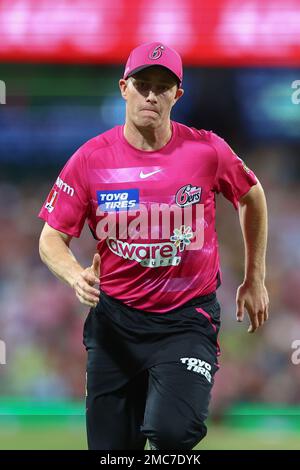 21st gennaio 2023; Sydney Cricket Ground, Sydney, NSW, Australia: Big Bash T20 League Cricket, Sydney Sixers contro Sydney Thunder; Hayden Kerr di Sydney Sixers corre al confine Foto Stock