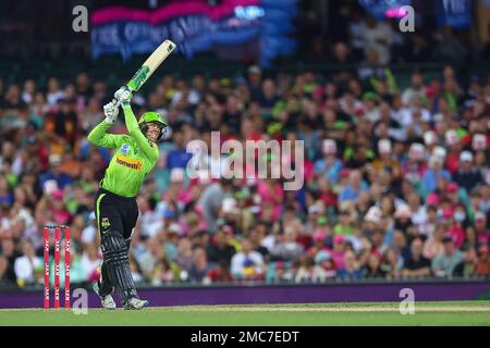 21st gennaio 2023; Sydney Cricket Ground, Sydney, NSW, Australia: Big Bash T20 League Cricket, Sydney Sixers contro Sydney Thunder; Matt Gilkes di Sydney Thunder la palla sopra il wicket Foto Stock