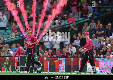 21st gennaio 2023; Sydney Cricket Ground, Sydney, NSW, Australia: Big Bash T20 League Cricket, Sydney Sixers contro Sydney Thunder; sei giocatori entrano nel campo per le inning del tuono Foto Stock