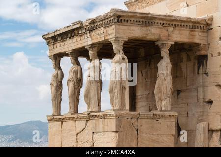 I Cariatidi del Tempio di Erechtheion (Erechtheum) presso il sito archeologico di Acropoli Foto Stock