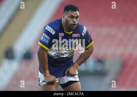 Sam Lisone #15 di Leeds Rhinos durante la partita di pre-stagione della lega di rugby Leigh Centurions vs Leeds Rhinos al Leigh Sports Village, Leigh, Regno Unito, 21st gennaio 2023 (Foto di James Heaton/News Images) Foto Stock