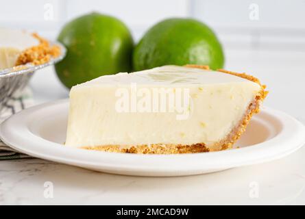 Una torta di lime chiave in una crosta di cracker di Graham Foto Stock