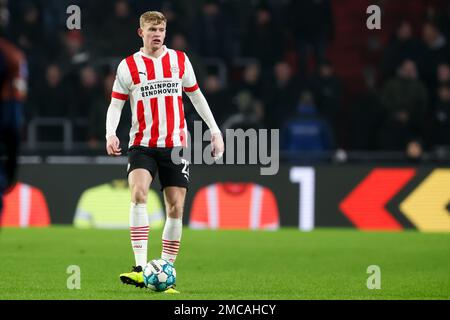 EINDHOVEN, PAESI BASSI - Gennaio 21: Jarrad Branthwaite di PSV passa la palla durante la partita olandese di Eredivie tra PSV e Vitesse allo Stadion Philips il 21 Gennaio 2023 a Eindhoven, Paesi Bassi (Foto di Peter Lous/Orange Pictures) Foto Stock