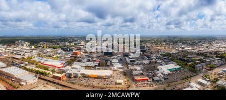 Chiudi il panorama aereo della grande città di Christchurch in Nuova Zelanda dalle aree industriali di Sydenham al CBD della città centrale. Foto Stock