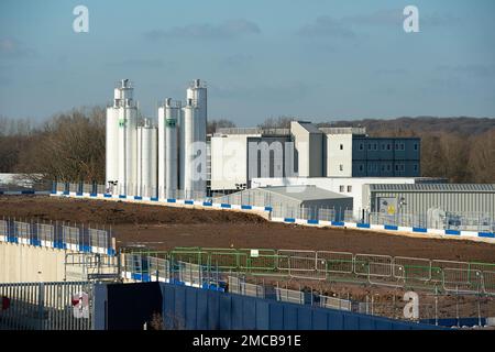 West Ruislip, Regno Unito. 21st gennaio 2023. La ferrovia ad alta velocità HS2 2 West Ruislip Portal cantiere. Il portale contiene la camera di lancio per le due macchine di perforazione a tunnel Caroline e Sushila che stanno alesando verso est in direzione di Old Oak Common per formare i HS2 tunnel a Euston a Londra. Credit: Maureen McLean/Alamy Live News Foto Stock