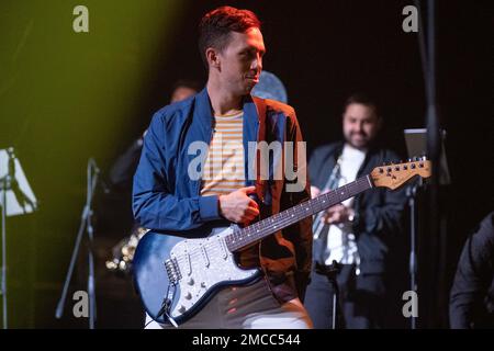 Brixia, Italia. 07th Apr, 2022. Cory Wong, cantautore e chitarrista americano, sul palco durante le sue esibizioni dal vivo per ''Fall Tour 2022'' 9th Aprile 2022 al Gran Teatro Morato di Brixia (Foto di Roberto Tommasini/NurPhoto) Credit: NurPhoto SRL/Alamy Live News Foto Stock