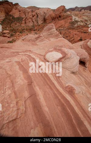 Fire Wave è una formazione geologica popolare nella Valley of Fire state Park vicino a Las Vegas, Nevada, USA. Foto Stock