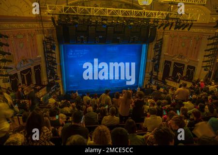 Splendida vista interna del teatro prima dello spettacolo. Broadway. New York. STATI UNITI. Foto Stock