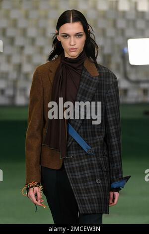 Parigi, Frankreich. 21st Jan, 2023. KOLOR Autunno/Inverno 2023-24 pista durante la settimana della moda di Parigi Menswear il 2023 gennaio - Parigi, Francia 21/01/2023 Credit: dpa/Alamy Live News Foto Stock