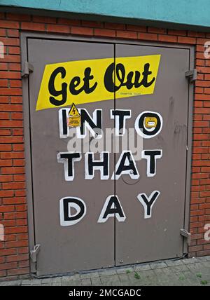 Graffiti sulla porta di uscita del fuoco - uscire in quel giorno - Dublino Foto Stock