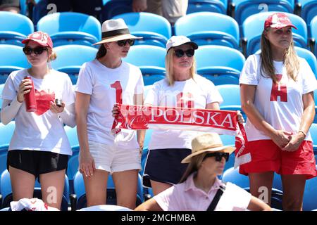 Melbourne, Australia. 22nd Jan, 2023. Tifosi polacchi turno 4 partita tra Elena Rybakina di Kazakistan e IgA Swiatek di Polonia, giorno 6 all'Australian Open Tennis 2023 alla Rod Laver Arena di Melbourne, Australia, il 22 gennaio 2023. Foto di Peter Dovgan. Solo per uso editoriale, licenza richiesta per uso commerciale. Non è utilizzabile nelle scommesse, nei giochi o nelle pubblicazioni di un singolo club/campionato/giocatore. Credit: UK Sports Pics Ltd/Alamy Live News Foto Stock