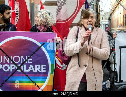 Roma, Italia, Italia. 21st Jan, 2023. Unione popolare presenta i candidati alle elezioni regionali che si terranno il 12 e 13 febbraio a Roma e Lazio. L'iniziativa si è svolta di fronte all'ex ospedale di San Giacomo, uno dei luoghi simbolici dello smantellamento della sanità pubblica nella regione, situato nel centro di Roma. L'ospedale è stato chiuso nel 2008 e mai riaperto e ad oggi è oggetto di speculazione immobiliare. (Credit Image: © Patrizia CORTELLESSA/Pacific Press via ZUMA Press Wire) SOLO PER USO EDITORIALE! Non per USO commerciale! Foto Stock