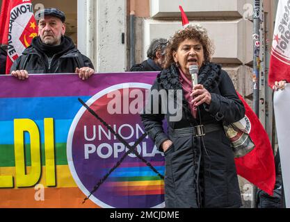 Roma, Italia, Italia. 21st Jan, 2023. Unione popolare presenta i candidati alle elezioni regionali che si terranno il 12 e 13 febbraio a Roma e Lazio. L'iniziativa si è svolta di fronte all'ex ospedale di San Giacomo, uno dei luoghi simbolici dello smantellamento della sanità pubblica nella regione, situato nel centro di Roma. L'ospedale è stato chiuso nel 2008 e mai riaperto e ad oggi è oggetto di speculazione immobiliare. (Credit Image: © Patrizia CORTELLESSA/Pacific Press via ZUMA Press Wire) SOLO PER USO EDITORIALE! Non per USO commerciale! Foto Stock